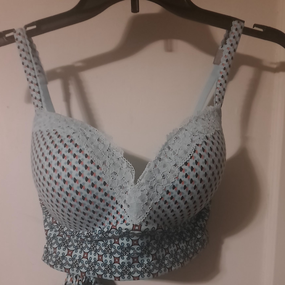 VICTORIA's SECRET Padded No - Wire Full Coverage Bra Size 32DD. LT blue/pink